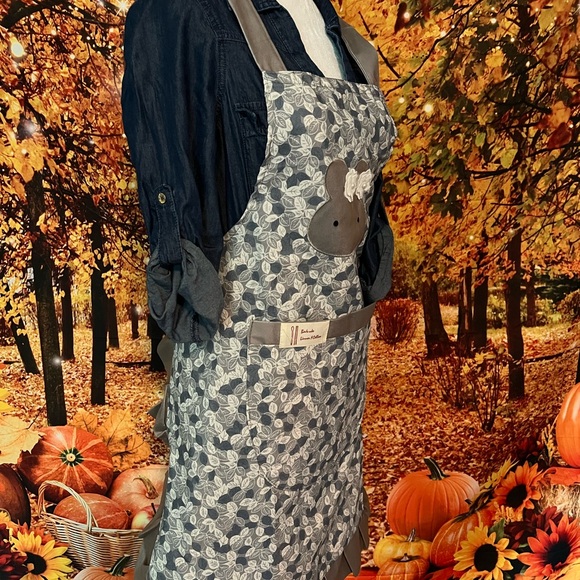 Aprons - Picture 3 of 8